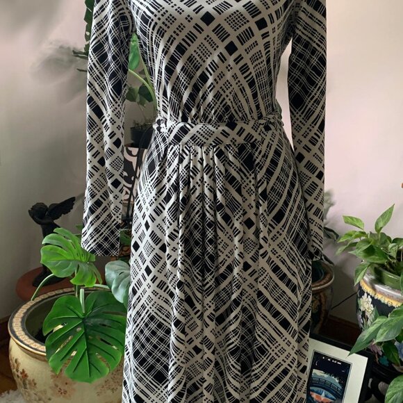 Weekend Max Mara Dresses & Skirts - Weekend by Max Mara Women’s Belted Plaid Midi Dress black/white size med-large